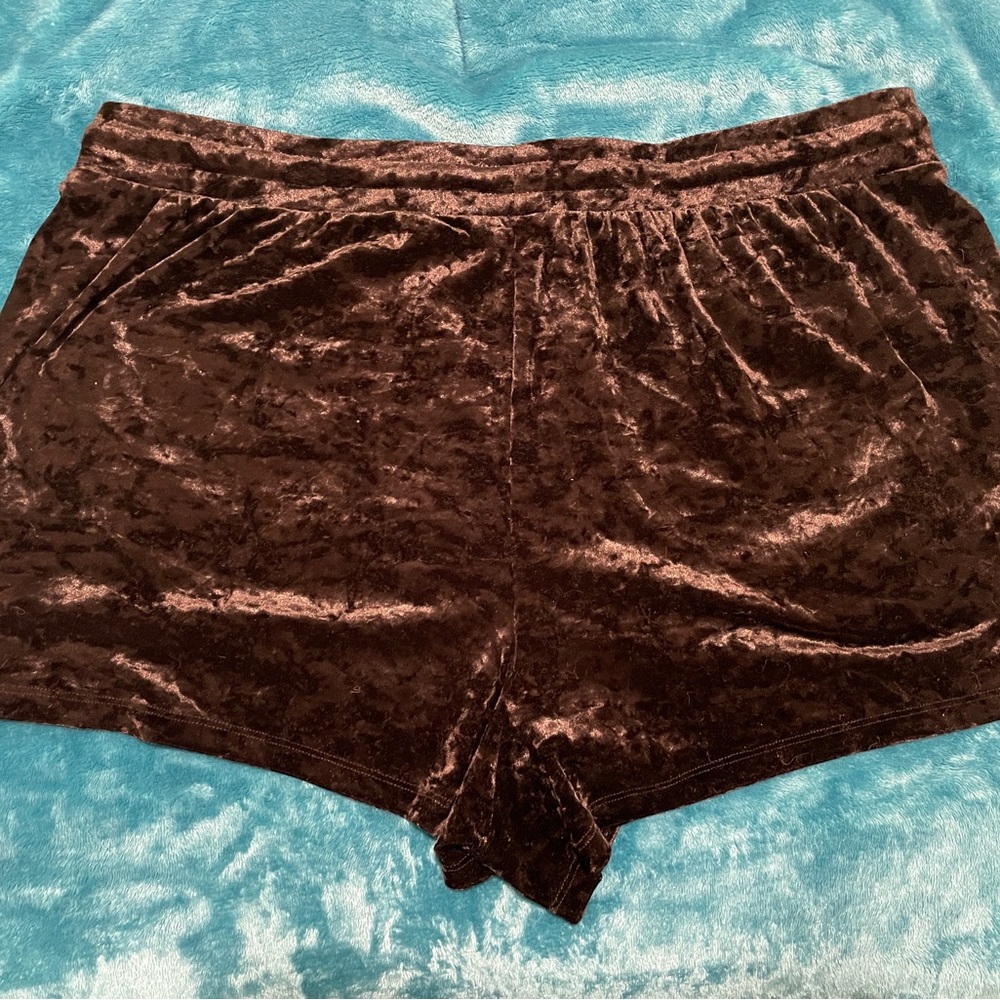 TORRID - CRUSHED VELOUR SLEEP SHORTS